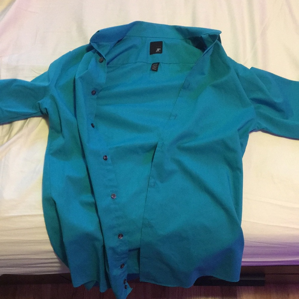 J.Ferrar slim fit dress shirt. S 14-141/2 32-33